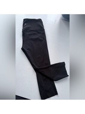 Align lululemon Black High-Waisted Capri pants